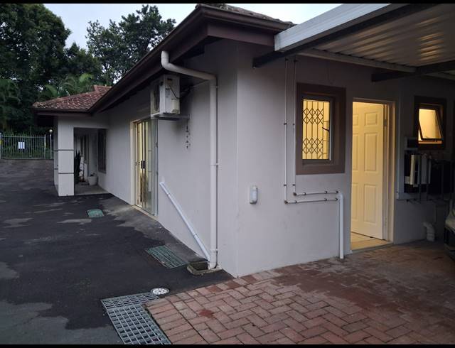 1 BEDROOM STUDIO APARTMENT TO LET IN WESTVILLE